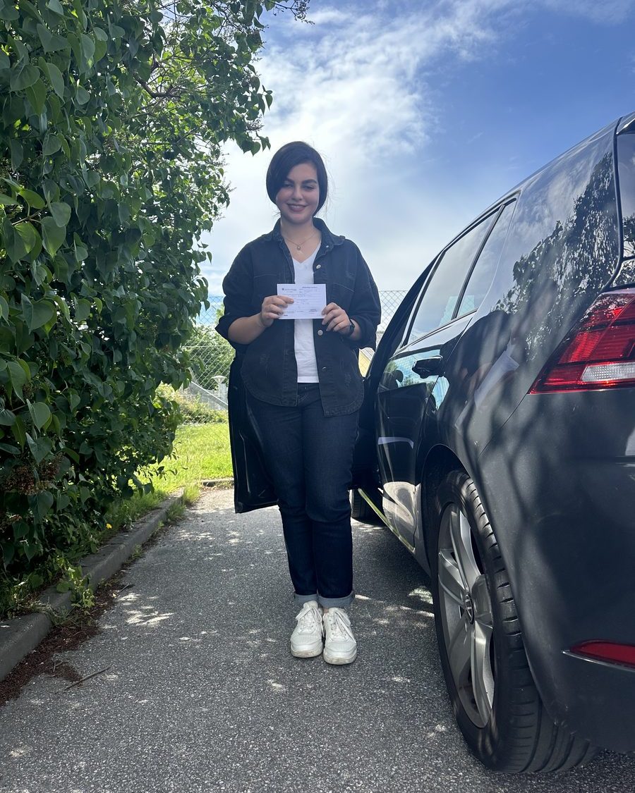 Elev der har bestået kørekort hos Plusdrive